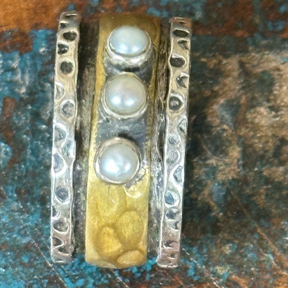 Three Pearl Ring. New with tags from Sundance.